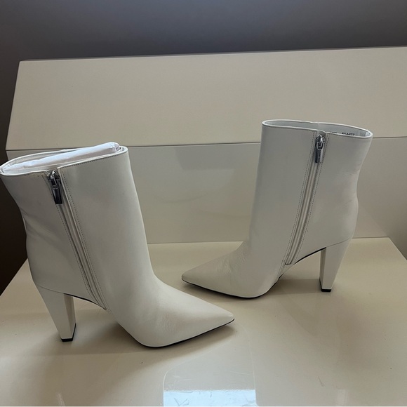 Women’s white/cream colour Vince Camuto ankle bootie, size 6.5, NWT, never worn - Picture 2 of 7